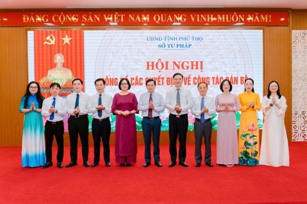 Sở Tư pháp Phú Thọ công bố hàng loạt quyết định công tác cán bộ
